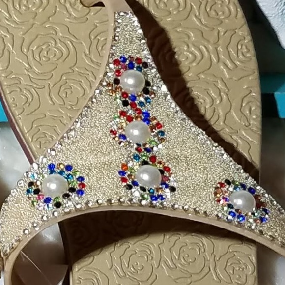 NWT Rhinestone Glitter Sandal, Tan - Picture 2 of 2